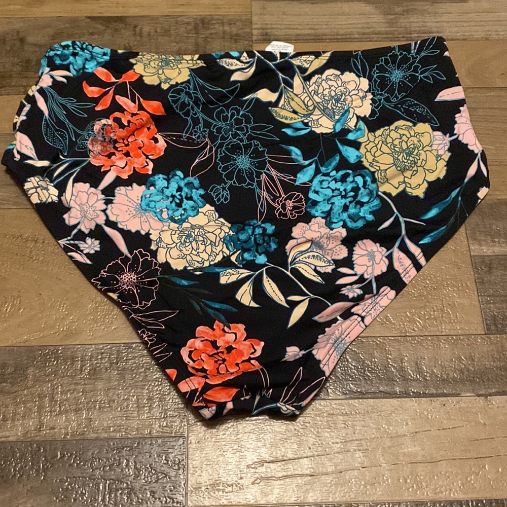 Swimsuit - Picture 4 of 4